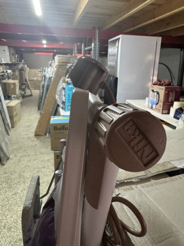 Гладильная доска Ника Ника 12 (с лавандой), рванный чехол, царапины на корпусе, замята подставка,