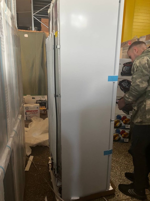 Холодильник Pozis RD 149 W белый,Повреждена радиаторная решётка и боковая сторона, вмятины