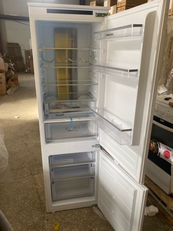 Холодильник Hiberg RFCB-350 NFW (встраиваемый), небольшая вмятина, царапина